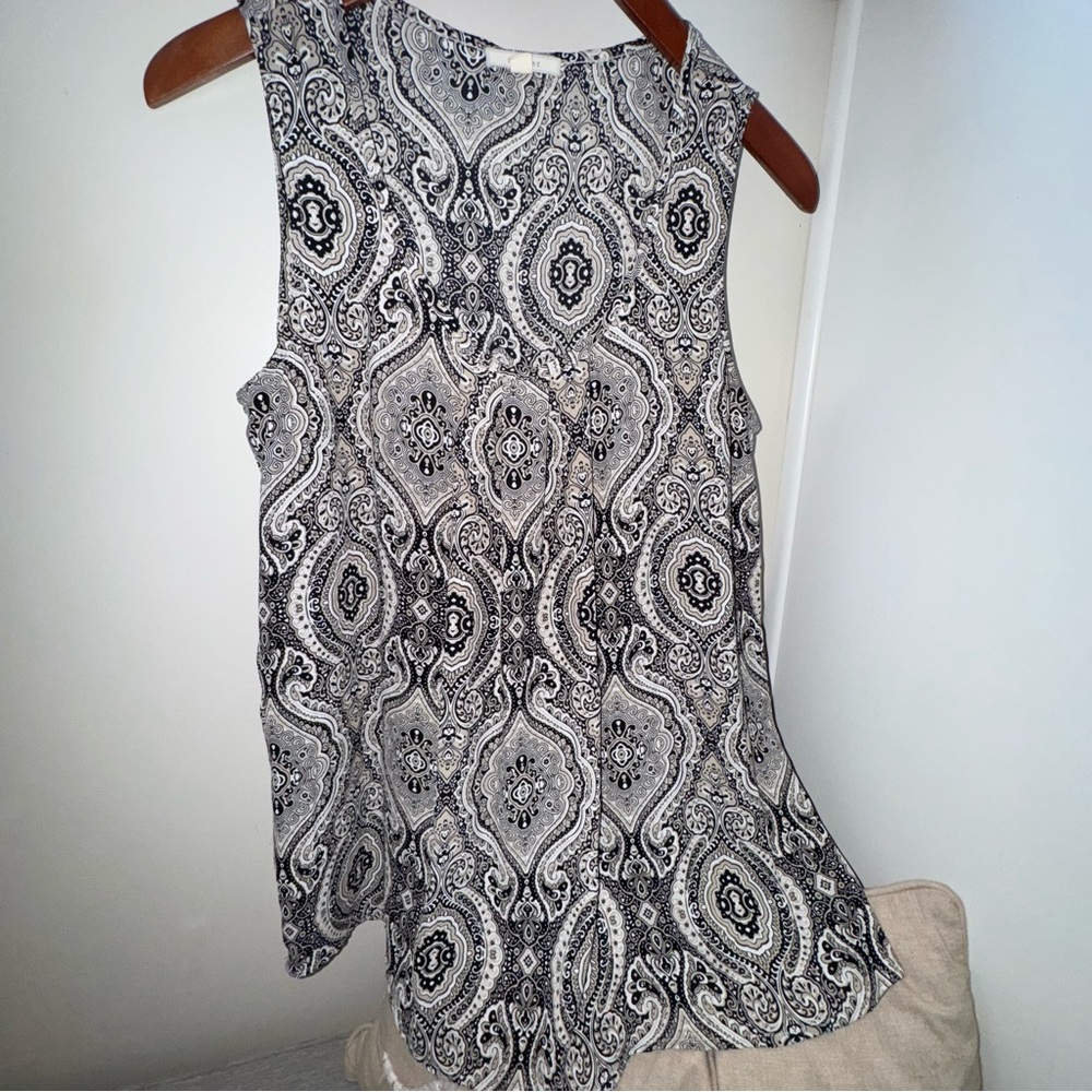 EUC Pleione Black and White Paisley Tank Top